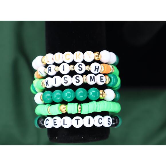 Beaded bracelet made with glass beads perfect for St. Patrick's Day. - Picture 5 of 6